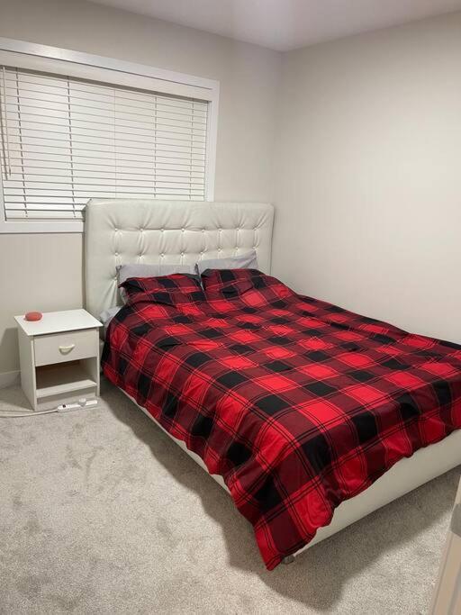 Luxury Home Away From Home, A Villa With 3 Bdrm And 3 Bath YYC Eksteriør billede